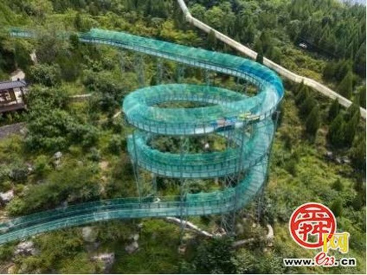 国庆假期秘境石崮寨火爆出圈！石崮寨三娘坐镇才艺大舞台，江湖好戏轮番上演