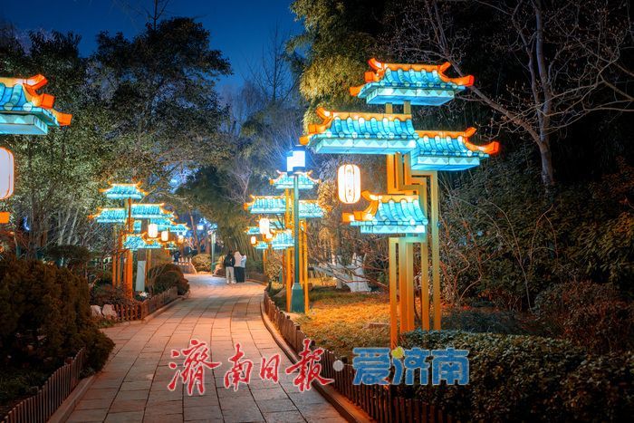 华灯初上泉城夜，趵突泉畔焕新颜