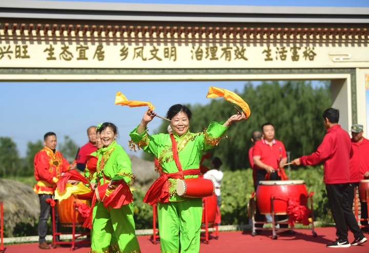 金秋送爽稻香飘，又到一年丰收季