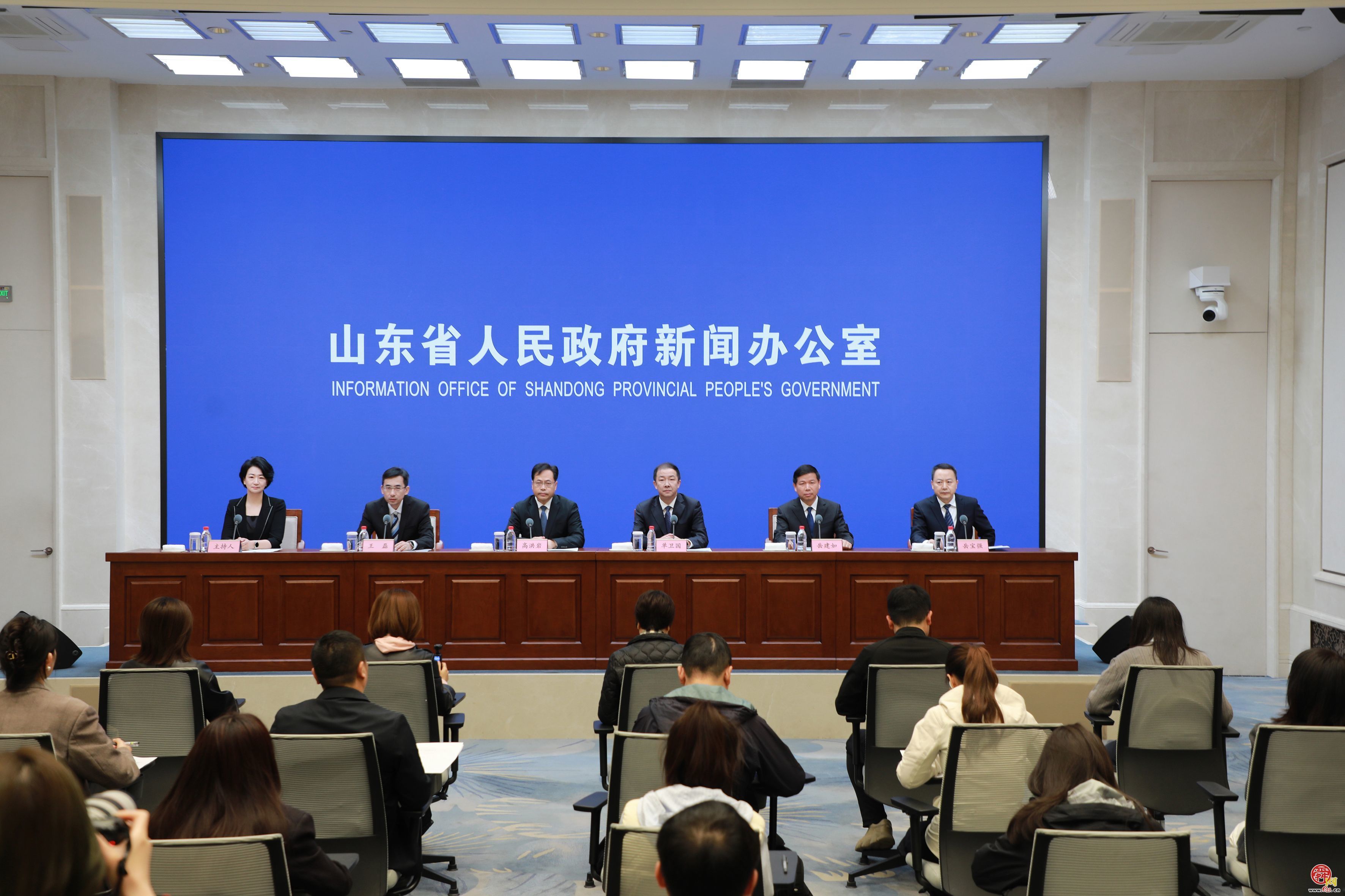 山东开展重点路段充电示范站建设，两年织就电动重卡绿色补能网