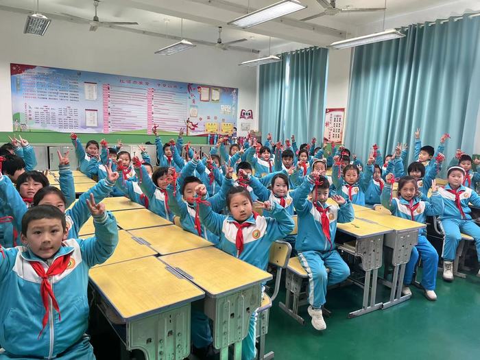 “迎新年挂件制作大赛”,送课进校园600多名学生有福了