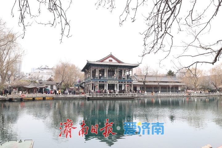 初春五龙潭美景引游人