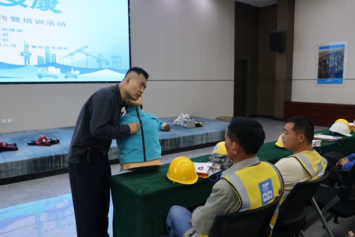 把安全带系在人生起点上 2026年济南工伤预防培训走进中建八局二公司医疗硅谷项目部