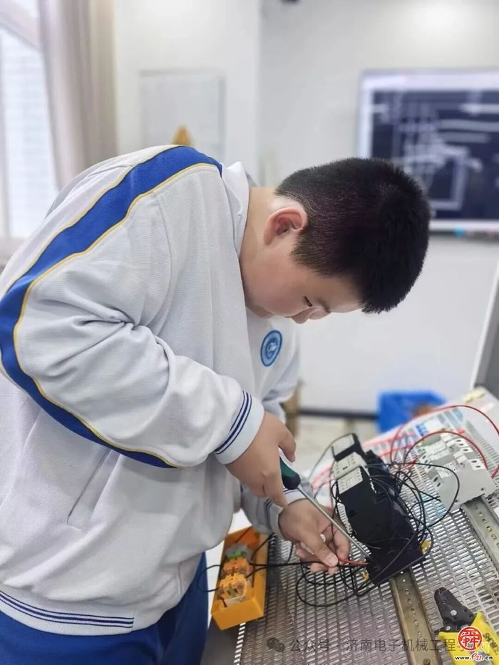 学子榜样，行有楷模 