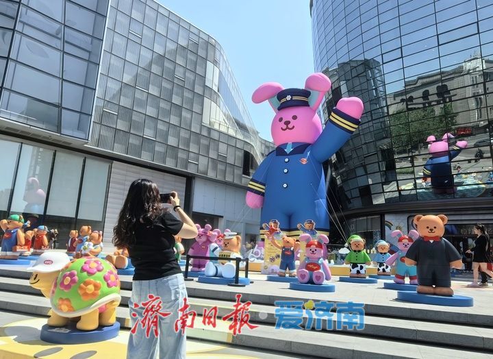 梦幻童话主题街区全新亮相 提升市民游客购物体验