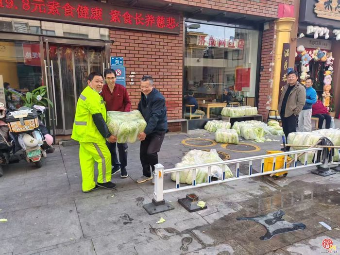 大爱暖深秋！这份暖心馈赠，致敬街巷里的城市微光