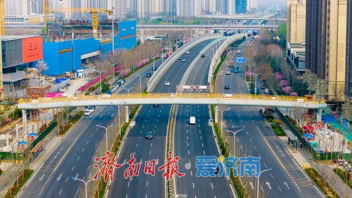 项目强省会｜青岛路春风路新建人行天桥主体成型 预计早日开放便利市民出行