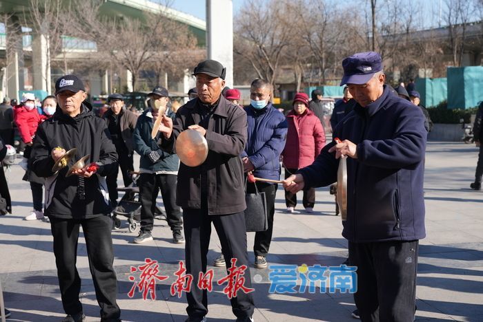 济南：民俗表演热闹非凡 锣鼓喧天喜迎新春