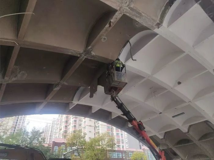 一桥跨南北，旧貌焕新颜 天桥维修改造细节大揭秘