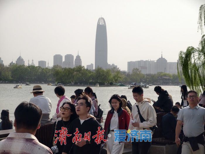 一年四季 泉在济南丨湖畔沐春风，游人醉春光