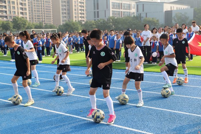 秋季运动会活力开幕，多彩项目点亮校园——历城区智轩学校小学部举行秋季运动会