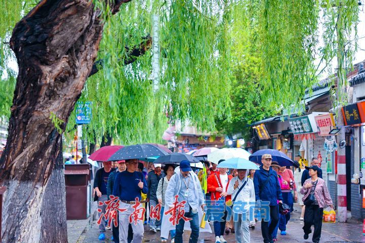 一年四季 泉在济南丨雨歇泉巷换新颜 曲水亭街游人熙攘