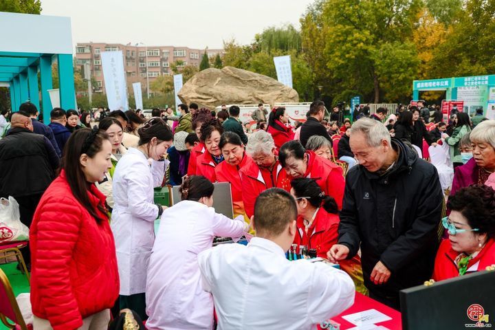 “泉心为老 情暖重阳”济南市举行2025庆祝老年节活动
