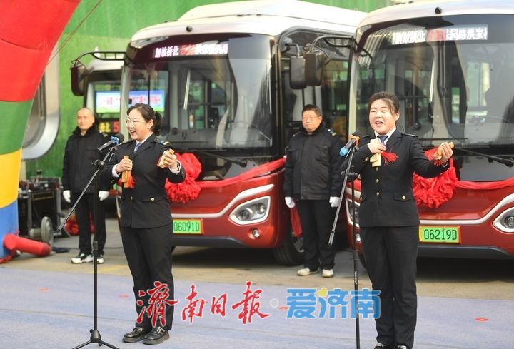 济南新年首条“小巷公交”运行，目前已开通25条线路