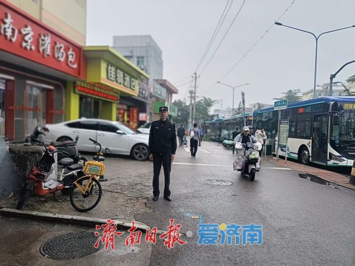 双节“城管蓝”守护“烟火红”！市中城管织密城市保障网