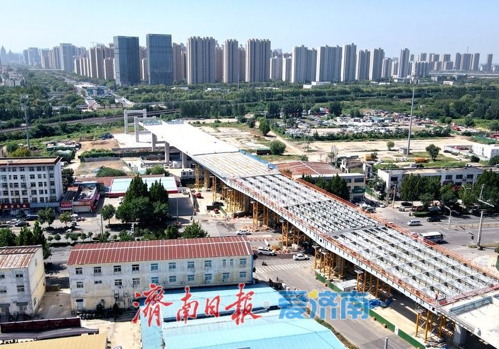 腊山河西路北延二标段全线钢箱梁吊装完成