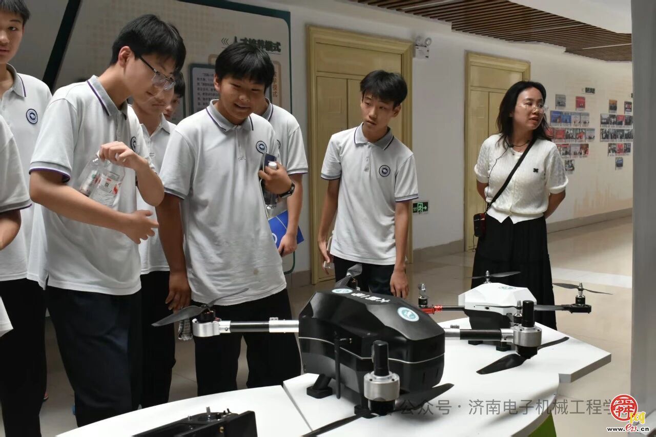 职业启蒙进校园 科技体验筑梦想