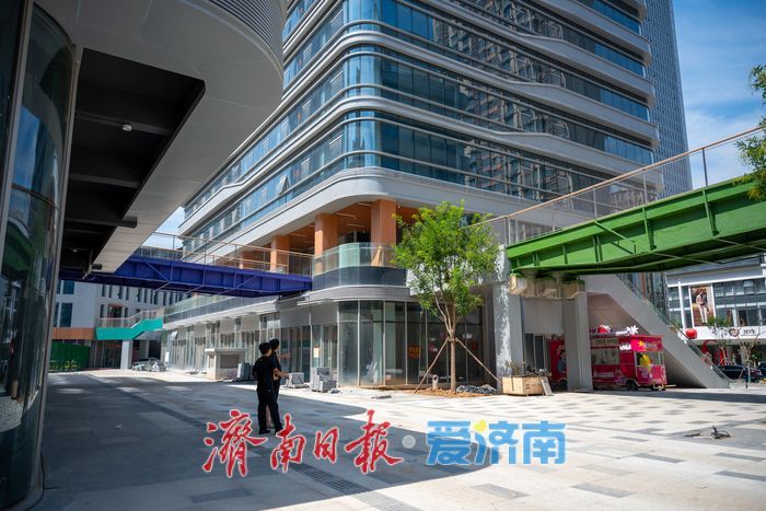 济南绿地国金天地二期商业街雏形初现 首批商家入驻赋能片区商业升级