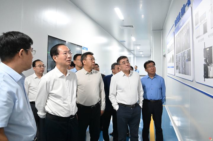 韩金峰察看全市重点项目进展情况