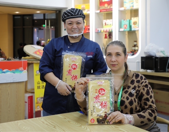 山东煎饼香飘大洋彼岸！济南野风酥进博会签下美国订单