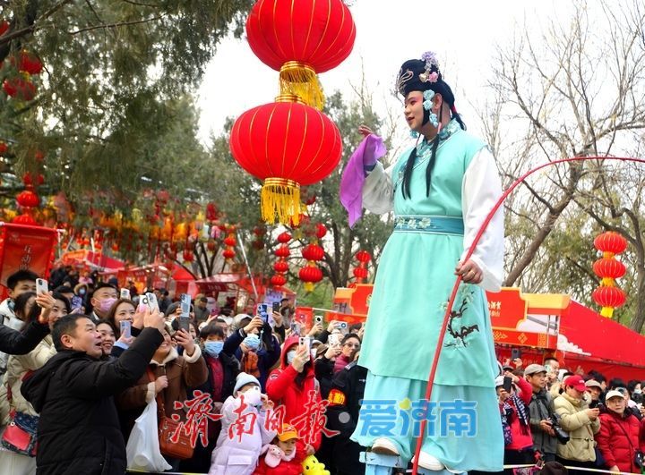 千佛山上人从众，传统民俗闹元宵