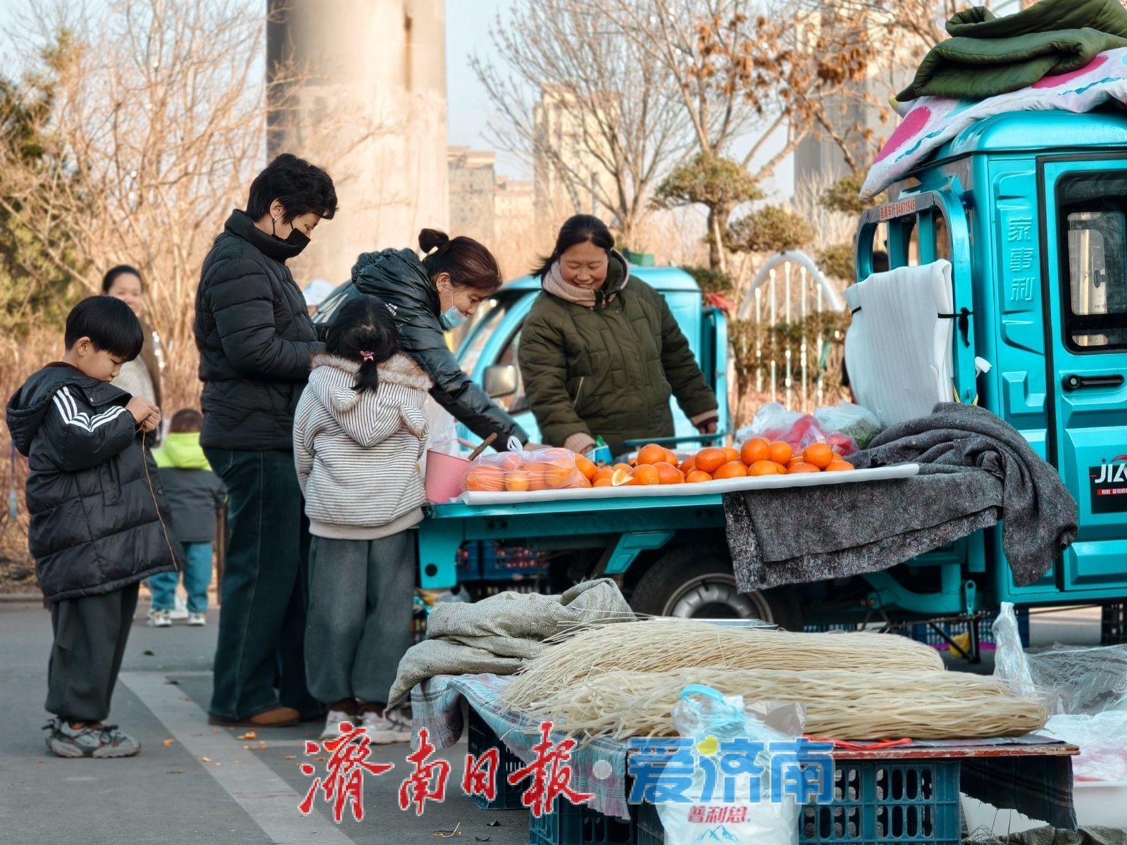 烟火焕新 年味归心——晨曦摊区年货大集暖启新春