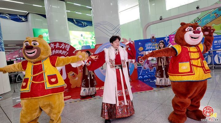 济南方特快闪空降奥体中心站！邀你一起欢乐过新年