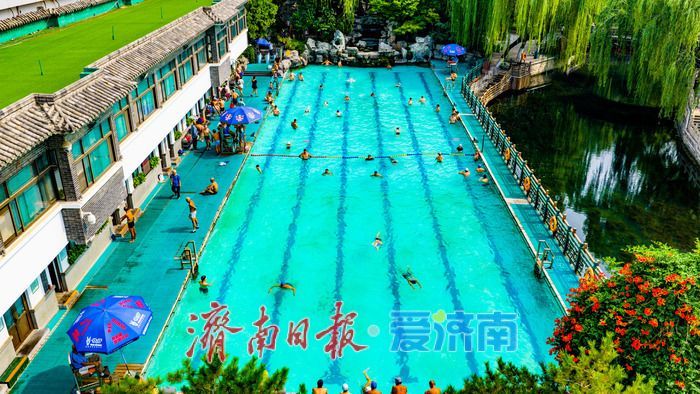 泉水浴场迎夏日客流高峰 泉城惠民地标彰显独特价值