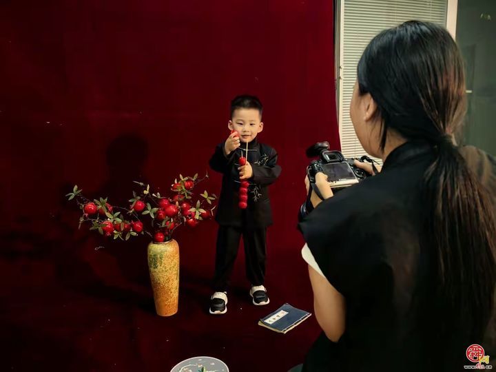 王舍人街道万象新天东区社区开展“童心映象”主题儿童公益拍摄行动