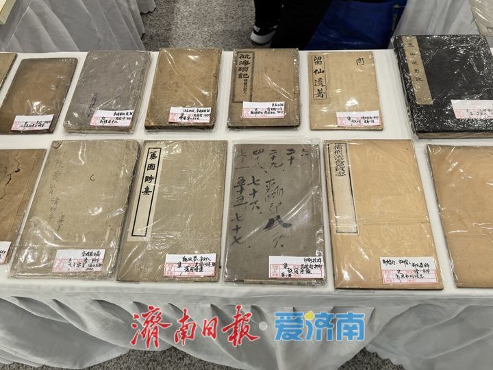 古籍旧书专题展亮相济南书市 济南历史文献展现独特文化魅力
