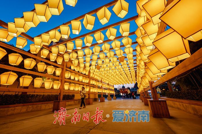 济南方特新春灯会盛大启幕 千灯映春解锁马年新春新体验