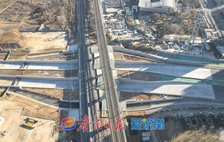 项目强省会｜济南奥体西路北延下穿铁路桥道路首次使用透明遮阳棚