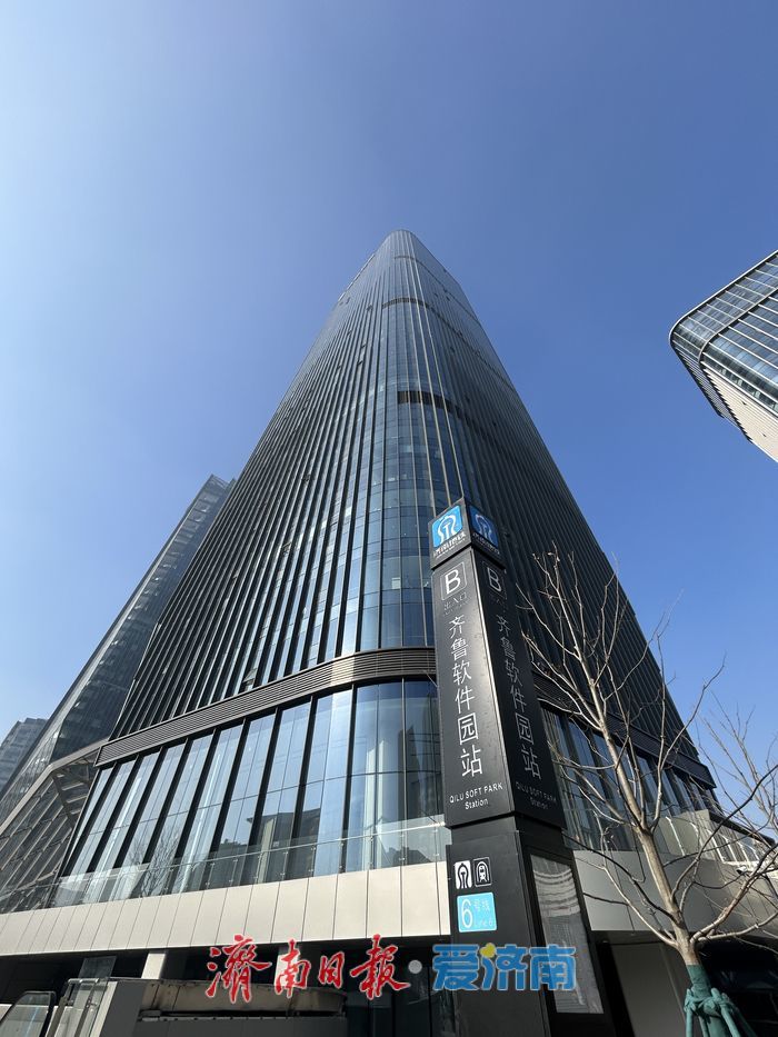 济南地铁6号线齐鲁软件园站冲刺收尾