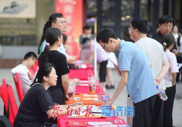 “夜市招聘会”，轻松惬意接地气