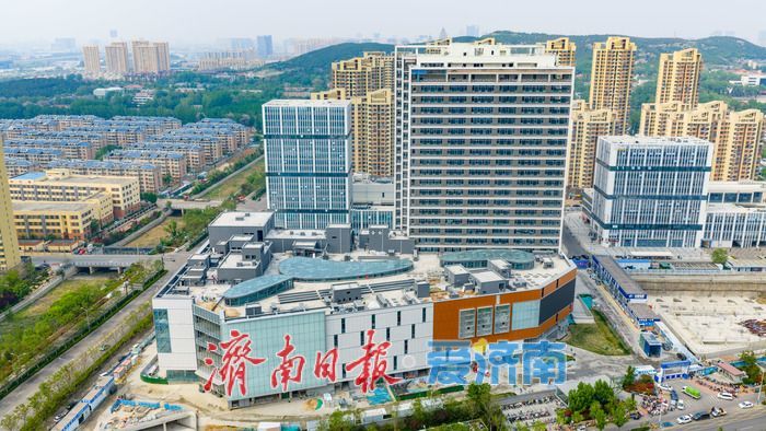 万融广场（腊山店）内外装修全面铺开，西城商业地标雏形渐显