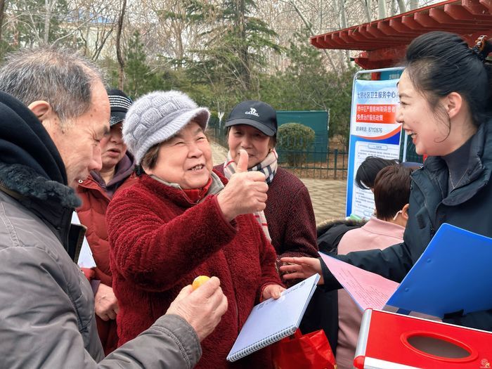 志愿同行 温暖泉城——济南市“雷锋精神伴我行 公交服务进社区”活动举行