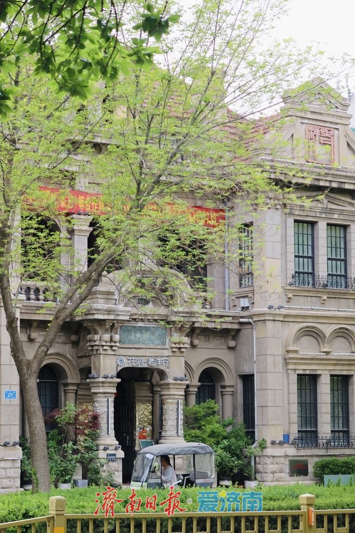 历史当“导游”，小店会“写诗”：“网红街区”不“网红”