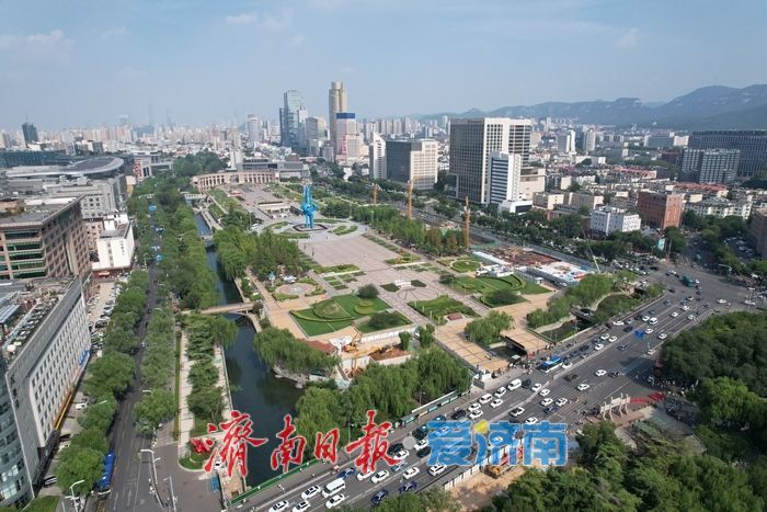 泉城广场城市智慧停车场项目施工正酣，地下通道开挖、停车场建设同步发力