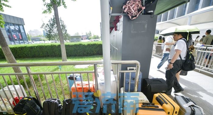 储柜外“存储”行李箱！济南：有种安全感叫信任