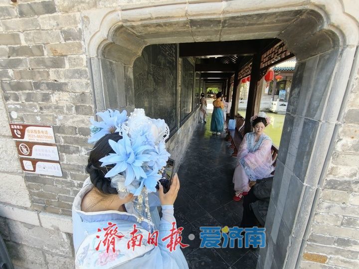 初夏百花洲风光好 市民打卡享古韵