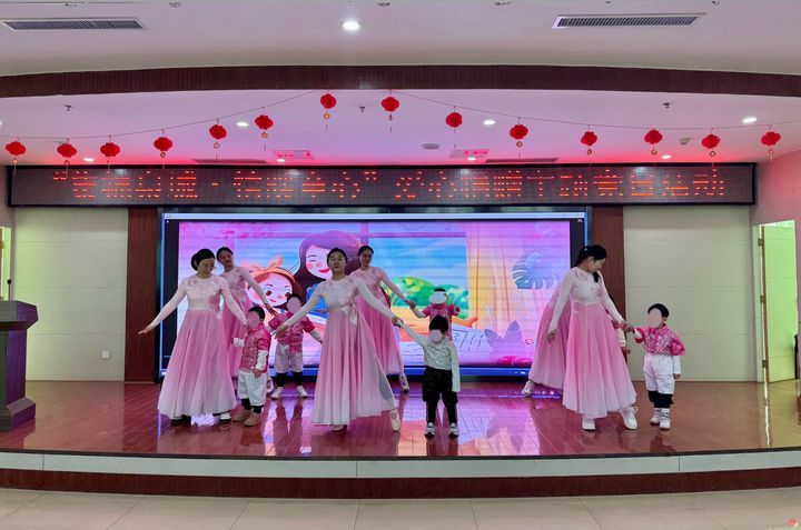 “集福泉城·情暖童心”爱心捐赠主题党日活动举办