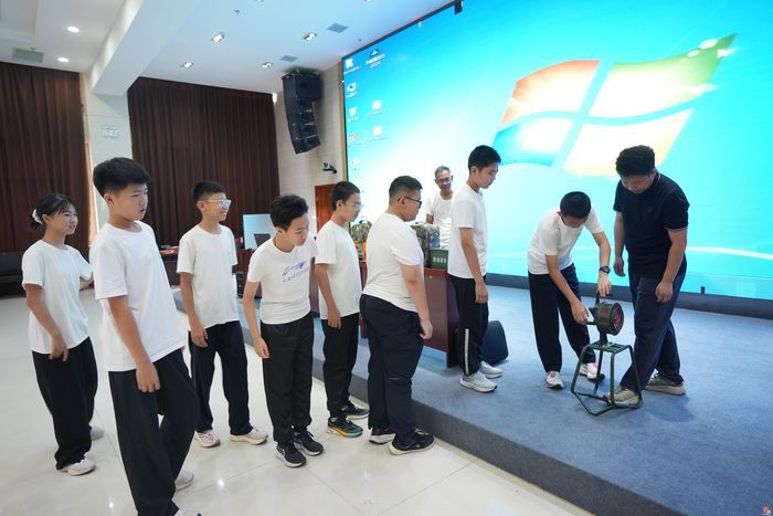 迷彩青春再谱华章 ——“爱我国防”军事体验活动第三期圆满收官