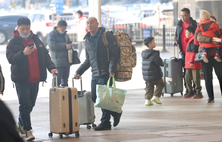 春节假期余额不足 济南火车站迎来返程高峰