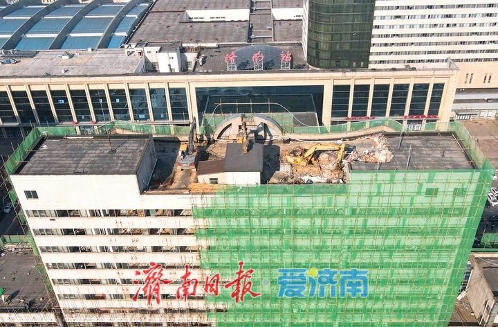 济南火车站南广场商业地标拆除全面启动