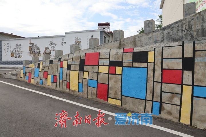 艺术上墙！长清西黄村变身露天摄影展厅