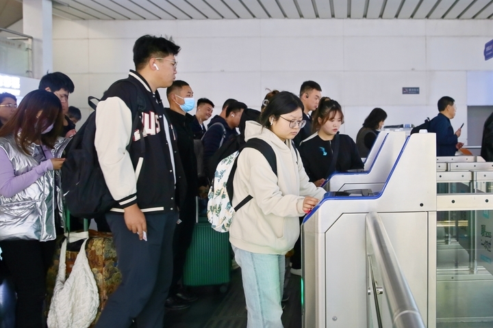 济南站全站预计清明假期发送旅客超百万人次