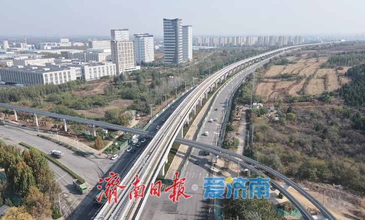 双站共用一体化设计，山东职业学院站实现云巴地铁“一线换乘”