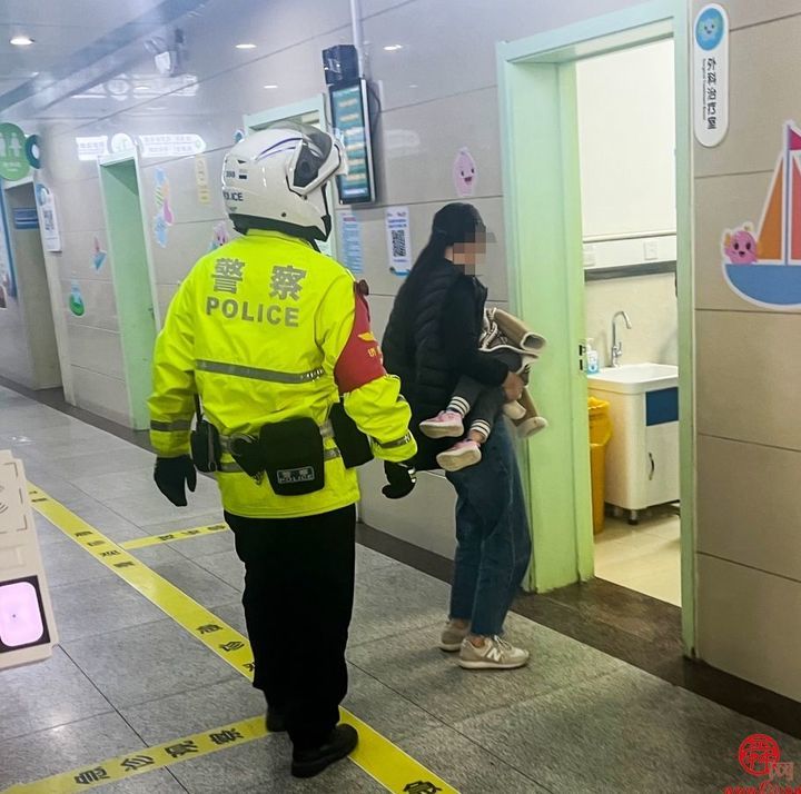 儿童摔伤昏厥 济南交警紧急救助