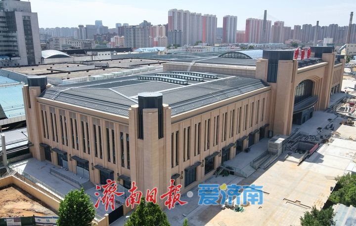 济南站增设北站房项目外装基本结束