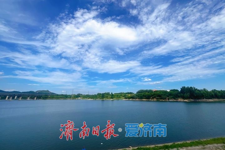 蓝天碧水皆诗意 夏日山河尽画卷